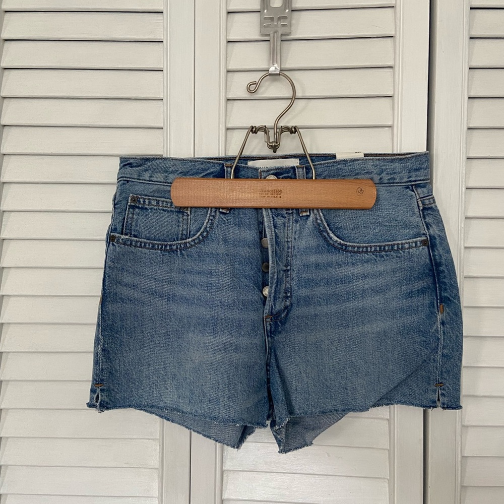 Brand new denim forum yoko jean shorts, size 26